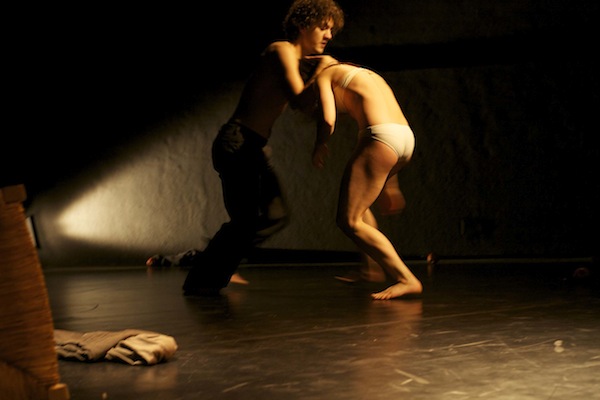 venerdì 11/04/2014<br />Cie Twain <em>physical dance theatre</em><br />Romanza-Trittico dell’intimità